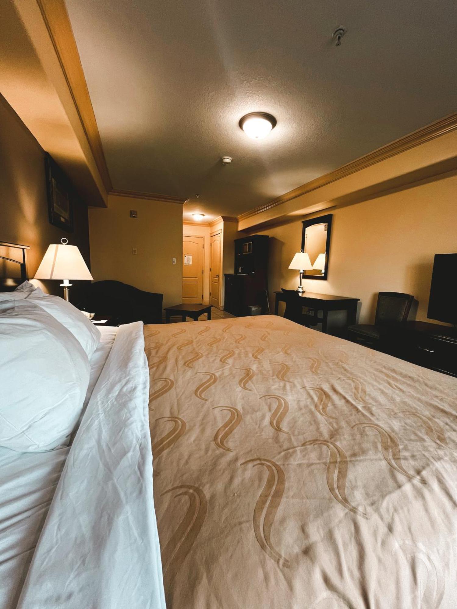 Quality Inn & Suites Hinton Quarto foto